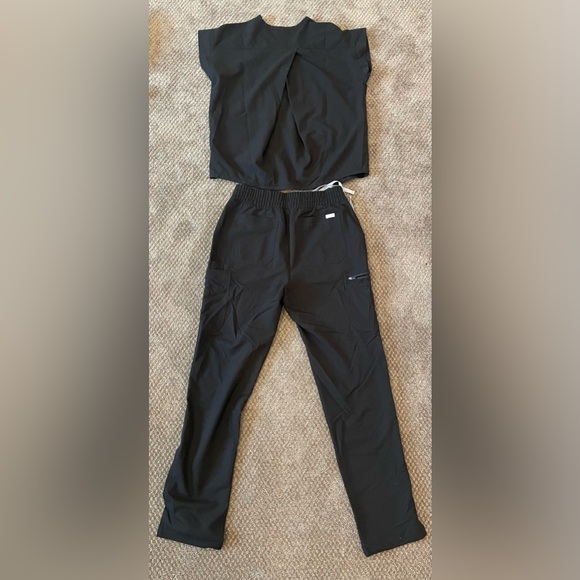 Preowned Figs Scrub Set- Medium Top/Medium Tall High Waisted Yolas - Picture 4 of 5